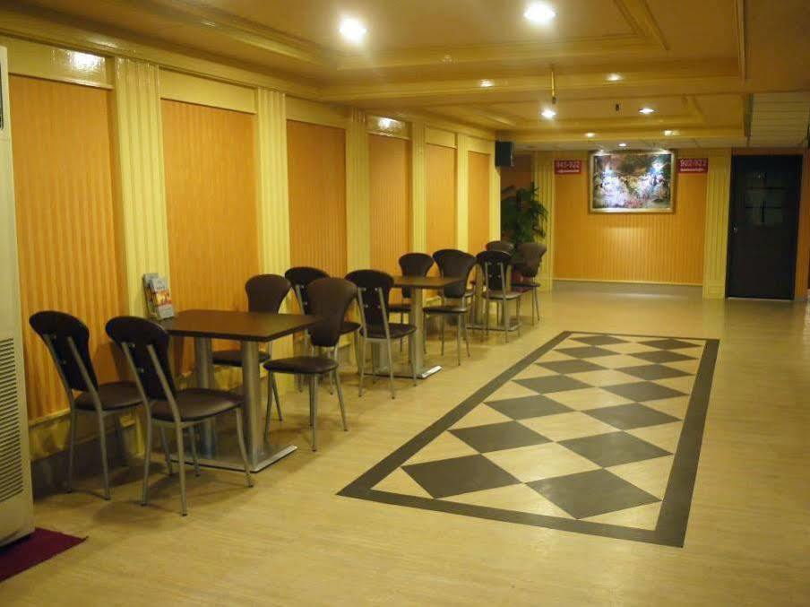 Jing Dian Business Hotel Таоуан Екстериор снимка
